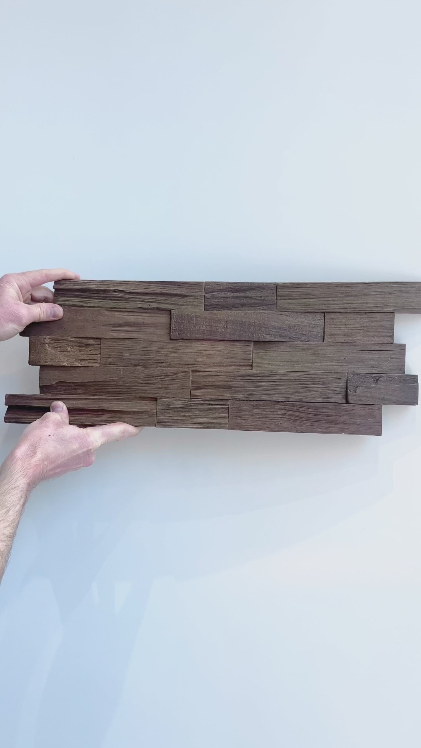 Sumatra Smoked Cocoa 3D Premium Houten Wandpanelen – FSC Meranti Houten Wandbekleding – Baksteenpatroon Wanddecoratie voor Interieur 200 x 500 mm (10 stuks / 1 m² per doos)