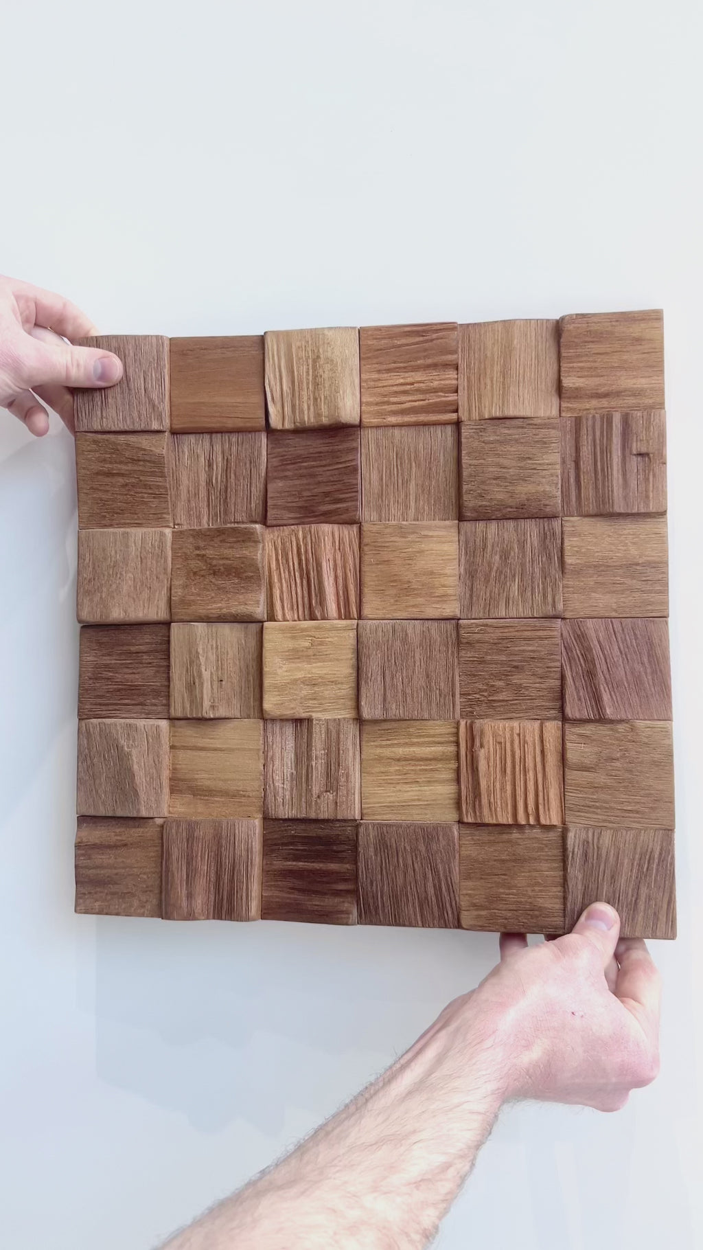 Bromo 3D Premium Houten Wandpanelen – FSC Meranti Houten Wandbekleding – Bruin Kubus Mozaïek Wanddecoratie voor Interieur 360 x 360 mm (8 stuks / 1 m² per doos)