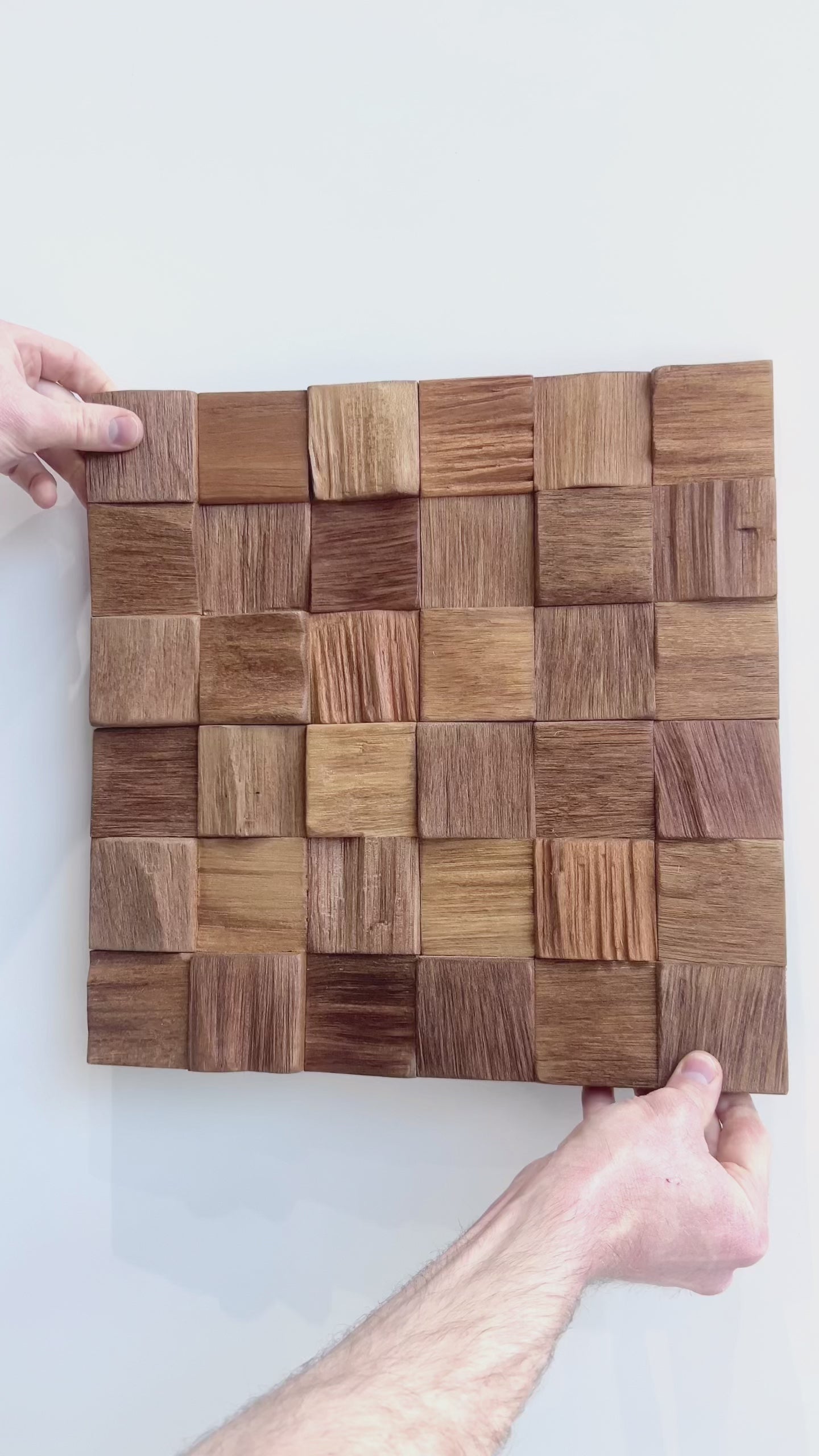 Bromo 3D Premium Houten Wandpanelen – FSC Meranti Houten Wandbekleding – Bruin Kubus Mozaïek Wanddecoratie voor Interieur 360 x 360 mm (8 stuks / 1 m² per doos)