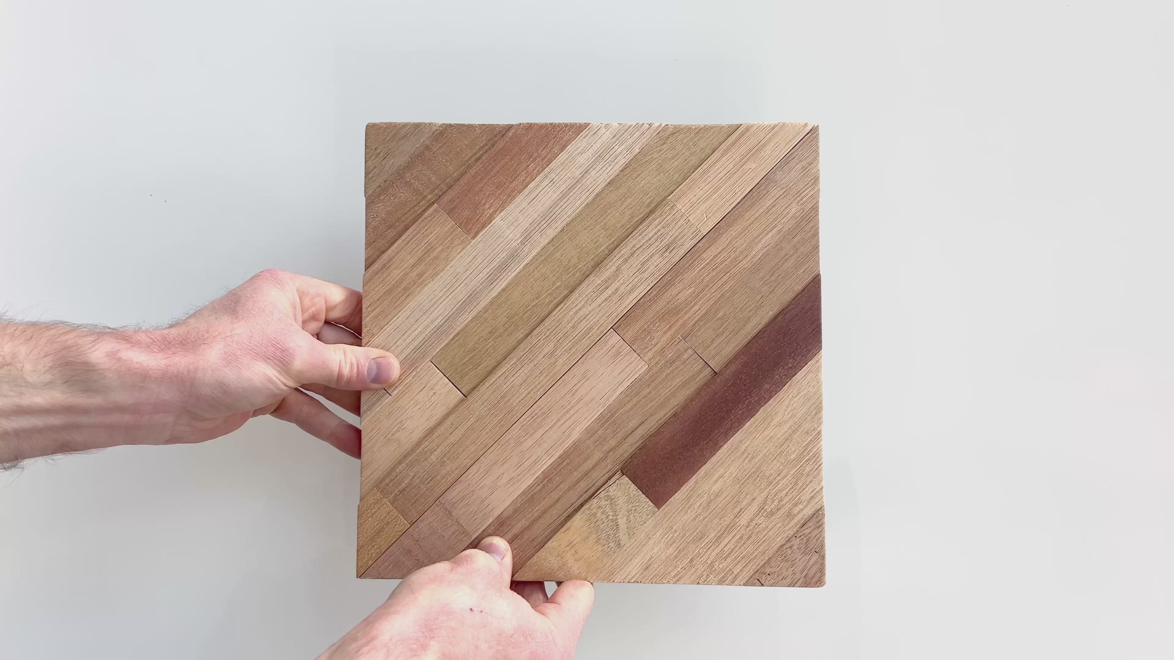 Rhombus Natural 3D Premium Houten Wandpanelen – FSC Meranti Houten Wandbekleding – Naturel Geometrische Wanddecoratie voor Interieur 254.56 x 254.56 mm (8 stuks / 0,5 m² per doos)